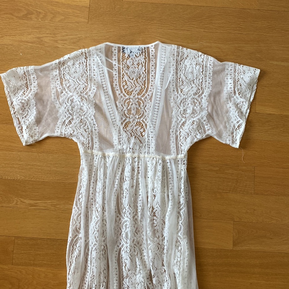 New Vici Pebble Beach Lace Duster Kimono - Picture 6 of 6